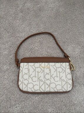 Calvin Klein Wristlet Wallet Clutch Cream & Brown Logo Signature Print Strap